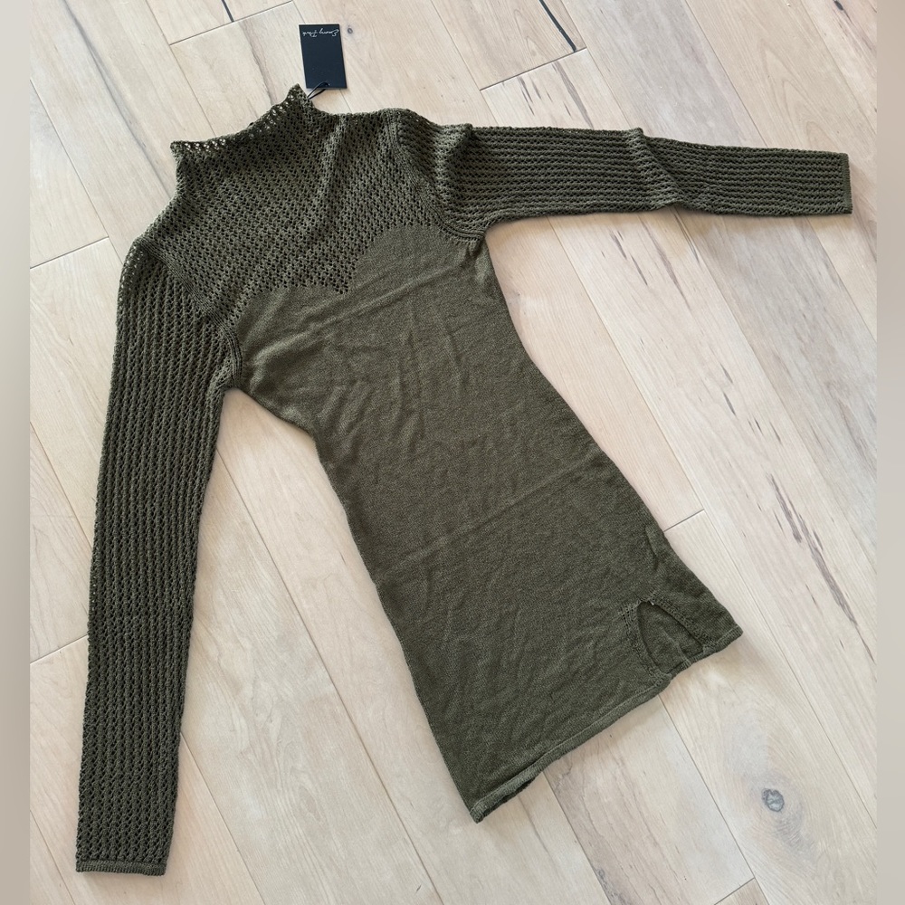 New with tags Small Mini Green long sleeve dress. slit on the bottom side. VICI